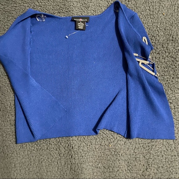 Runway fashion cropped sweater top - Picture 4 of 5